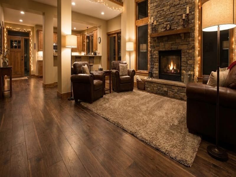 Raum mit wechselndem Tageslicht, das die Farbe des Fußbodens beeinflusst